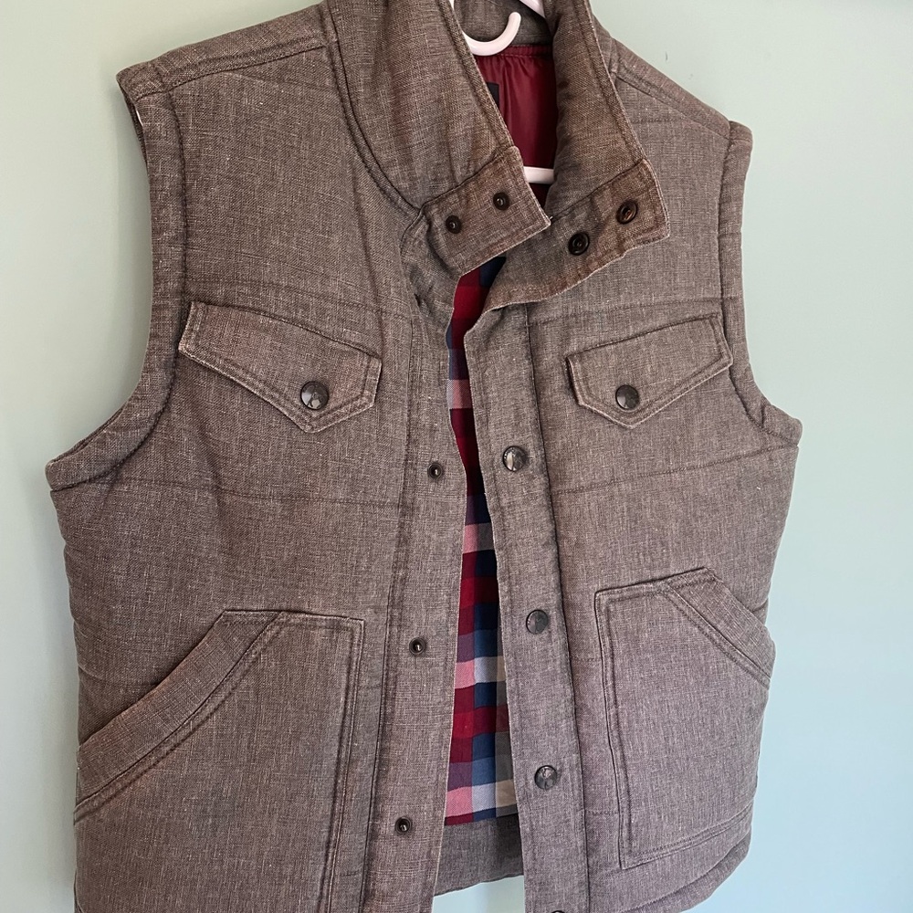 Gray Kane & Unke Sleeveless Button-Up Vest with Pockets - Picture 5 of 10